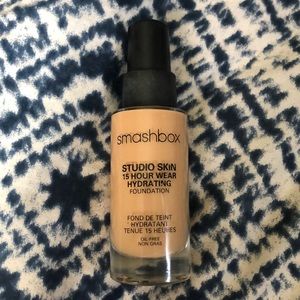 Smash box studio skin foundation